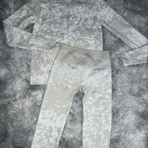 Fabletics Gray Patterned Leggings Set